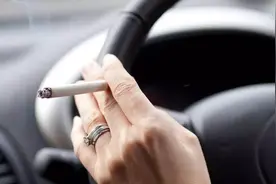 开车抽烟要被扣分，为什么车上还要配一个点烟器？看完涨知识了视频封面