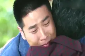 光明终于站起来，傻妈妈真情流露感动了所有人视频封面