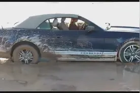 美女司机驾豪车被困泥潭，脱困技能真是五花八门视频封面