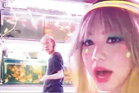 邓紫棋衣品触底又作妖 驴蹄鞋荧光装吓尿路人图片