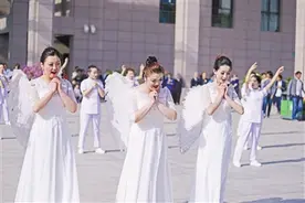 迎接护士节 甘肃省人民医院上演快闪歌舞秀图片