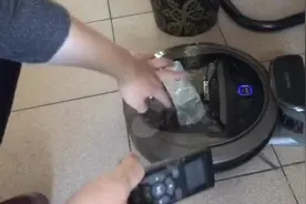 扫地机器人测评，简单的扫地可以，但噪音大的让人有点受不了视频封面