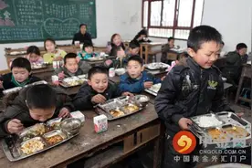 陕西中学81名教师“蹭吃”学生营养餐：追缴饭钱 校长被免职图片