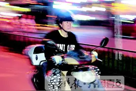 山师东路送餐速度最快的外卖大姐，月入仅两千图片