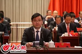 莒县十七届人大六次会议开幕 费立志作政府工作报告图片