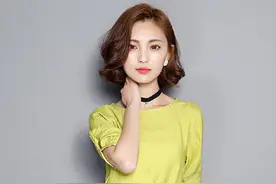 挑一件短袖雪纺衫，内搭外穿都洋气图片