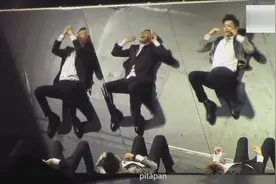 当年黄子韬在EXO里面舞蹈很有特点 很多人那时候喜欢上他视频封面