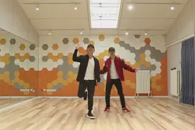 跟着黄渤张艺兴跳起来！点燃春晚的抖腿洗脑神曲独家花絮曝光视频封面