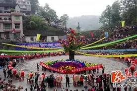 凤凰“四月八”跳花节吸引海内外游客图片