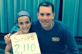 金刚宝贝诞生！10岁女孩90分钟做2110个仰卧起坐图片