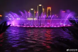 西北最大音乐喷泉 美轮美奂图片