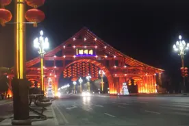 大荔同州湖春节夜景备受游客青睐图片