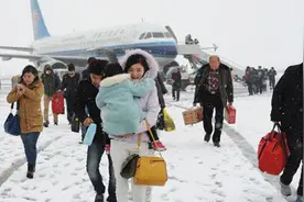 2018春运 | 春节假期民航运行安全平稳 运送旅客1140万人次视频封面