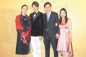 陈晓东找太太管理工作室 一起公开亮相秀恩爱图片