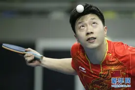 世界杯团体赛男子小组赛：中国胜法国图片