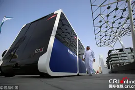 全球第一辆无人驾驶出租车在迪拜投入使用(组图)图片