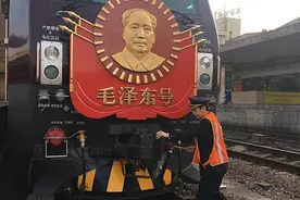 践行“毛泽东号”标准的安全守卫者——记丰台机务段“毛泽东号”机车组乘务员宣杰图片