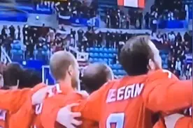 俄罗斯冰球队夺冠后无视禁令齐唱国歌 国际奥委会回应视频封面