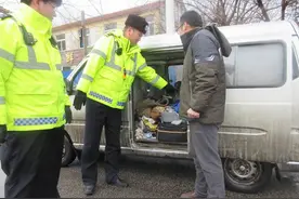 烟台交警两天查处面包车违法210起 这些违法行为谨慎上路图片