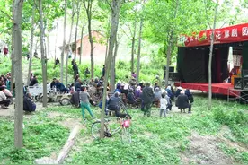 亳州谯城区古城镇：庙会成盛事 文化遗址前唱大戏图片