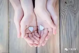 荐读｜牵妈妈那双不老的手，仿佛又回到了小时候！图片