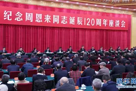 总书记点击的经典诗词《上达奚舍人》：大贤秉高鉴，公烛无私光图片