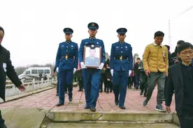 救火英雄魂归河南!追悼会一幕看哭亲友,儿子:爸爸咋来这上班了?图片