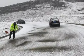 甘孜人，折多山交通管制了！图片