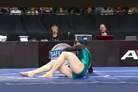 赴美比赛大腿骨折，中国体操女将的坚强令人心疼图片