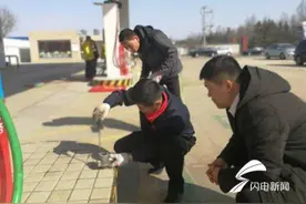 被连夜查封！ 潍坊一加油机“没加油就跑字”图片