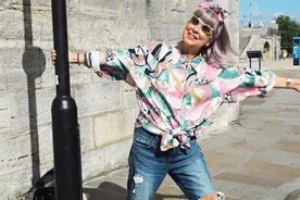 英国68岁老奶奶的“另类变老” 越活越年轻图片