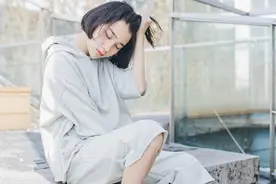 万万没想到，懒美眉的休闲套装也可以这么美图片