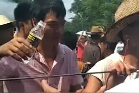 海南公期节日，公祖上身穿仗，很神奇