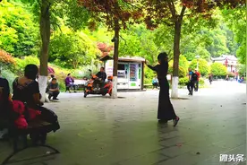 纪录片:夕阳无限好 舞姿更美妙(柔美高雅妖艳的舞蹈达人)