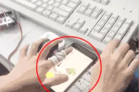 微信跳一跳游戏小技巧，轻松过1000分，赶快拿起手机试一下！视频封面