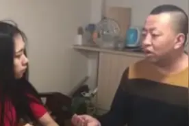 痴呆父亲什么都不记得，却唯独记得女儿的名字，父爱如山看哭了