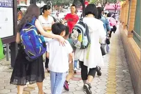 浙江推小学“推迟上学” 到校时间不得早于8点 爸妈们却有苦难言