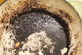 锅烧焦了怎么办？教你一招，3分钟焕然一新！视频封面