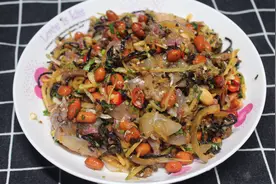 广西特色生鱼片，八宝鱼生8种配料，鱼鲜料香越吃越过瘾！