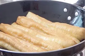 教你在家做鸡蛋香酥大油条，比买的都好吃，配方免费送给你！