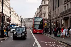 英媒：英语称霸全球才两百年，却因遇上中国复兴作用逐渐减小视频封面