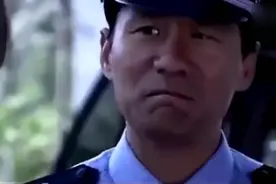 带有特殊任务的军车被警车拦截，军人说了这些话解决，真霸气！视频封面