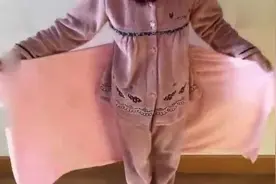 裹浴巾结实不易散开的方法，有多少人见过却不会，今天算是学着了视频封面