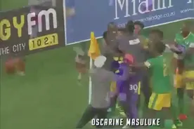 盘点足坛最后一分钟戏剧性进球, 门将超远距离怒扔进球!视频封面