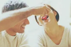 恋爱前期你都会伪装做哪些事情? 扒男人女人内心的小九九图片