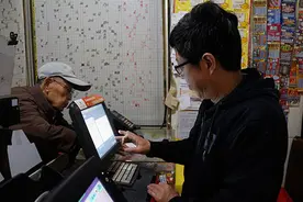 11选5北京上市满一年 探访京城首个“万元户”诞生地图片