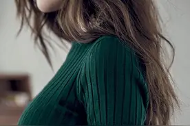 针织配裙子，秀一脸好身材！图片