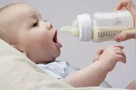 你怎么舍得让孩子喝奶粉？图片