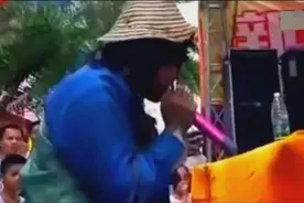 乞丐会唱歌，《默》《我是否也在你心中》超好听！太感人了