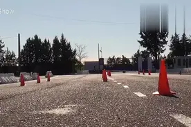 对比奔驰AMGGTR的麋鹿测试后，才知道保时捷的操控有多强